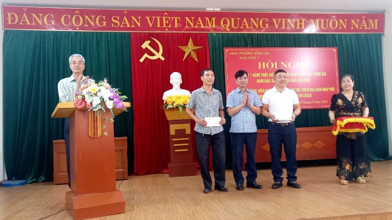 KHU PHỐ 7 PHƯỜNG HỒNG HÀ SƠ KẾT 1 NĂM TRIỂN KHAI MÔ HÌNH ĐẢNG VIÊN 213 THAM GIA ĐẢM BẢO AN NINH TRẬT TỰ 