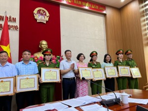 Công an phường Hồng Hà hoàn thành xuất sắc đợt cao điểm cấp tài khoản định danh điện tử cho công dân.